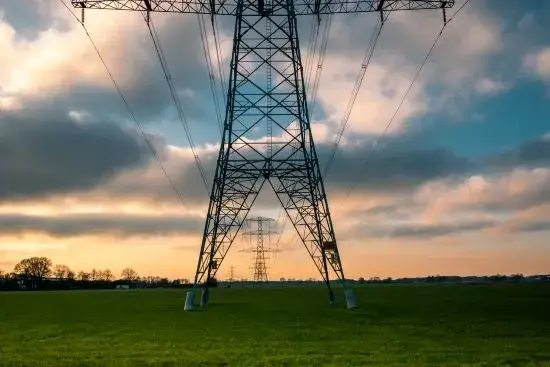 Aansprakelijkheid bij netcongestie: wie draagt de schade bij capaciteitsbeperkingen? 